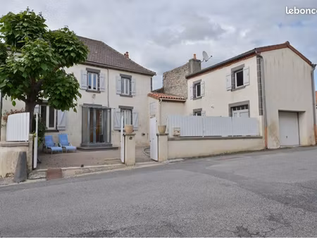 belle maison de village avec cour et grand garage
