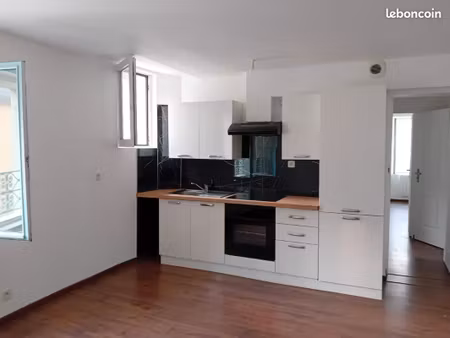 appartement 3 pièces centre ville laval avec cuisine équipée