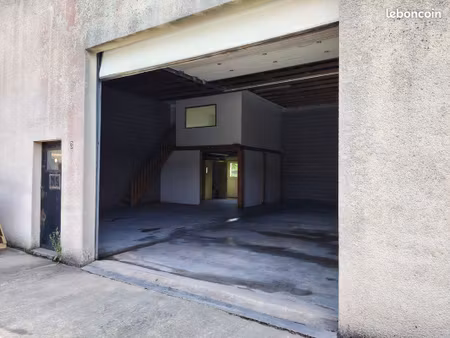 loue local pour artisan 150m²