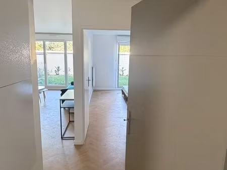 t2 meublé de 44 m² avec jardin de 33 m² et parking couvert
