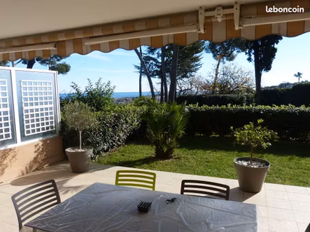 t2 meublé 50 m² terrasse 40 m2 jardin 40 m2 et piscine