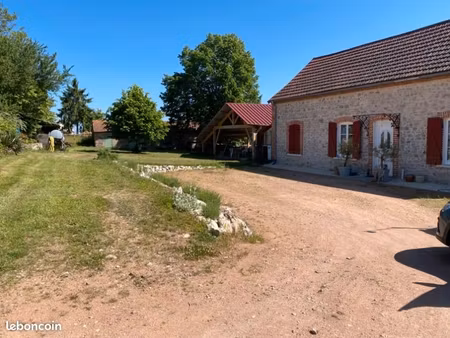 charmante maison en pierre rénovée   atypique avec grange de 200 m² et 7 500 m² de terrain