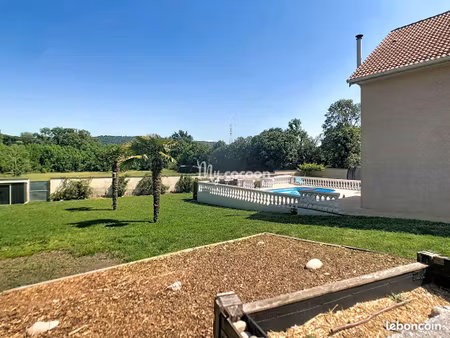 maison 7 pièces 218 m²