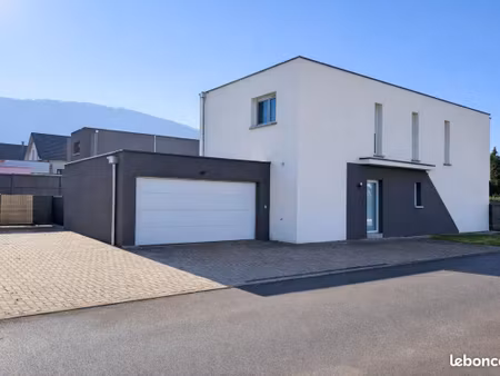 propriété 6 pièces 146 m²