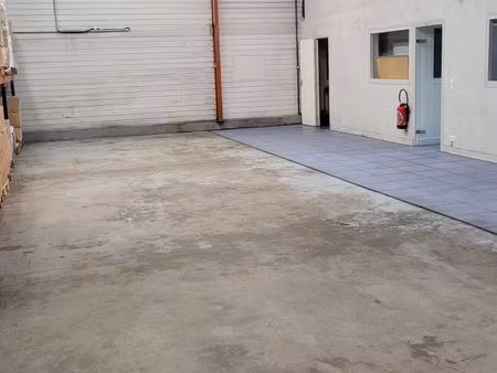 local de stockage et bureaux 135 m2 à louer à houdan (78)