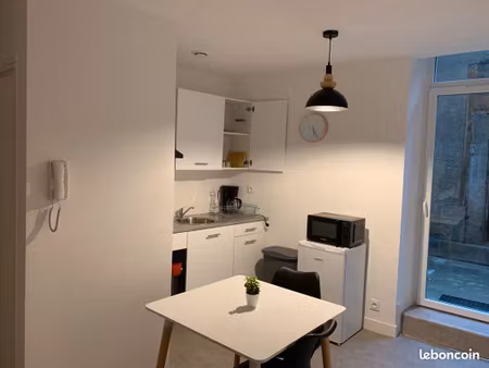 beau t1 entièrement meublé et refait à neuf  idéalement situé en plein cœur de saint-junie