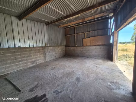 local de stockage 40m2 box/garde meuble
