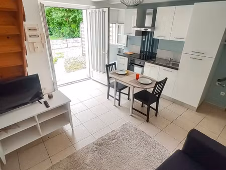 t2 meublé avec cour privative