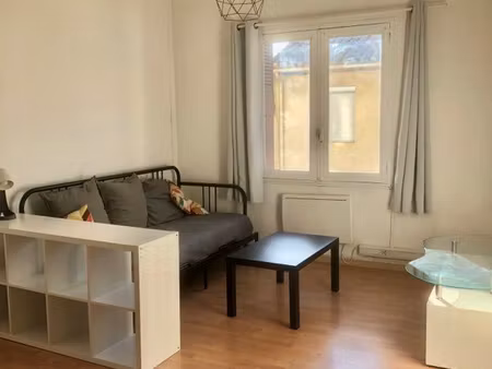 location studio meublé