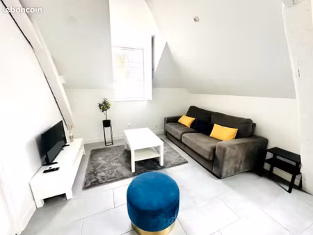 location - appartement hyper-centre laval