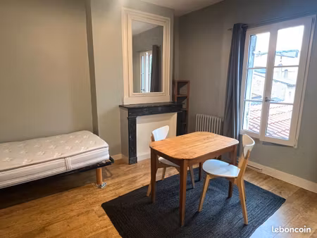 libre mois d'août studio meublé proche de la gare/ste croix
