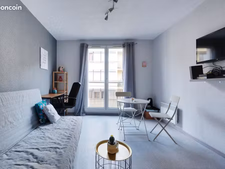 studio à deux pas de la timone et blancarde (métro  tramway)