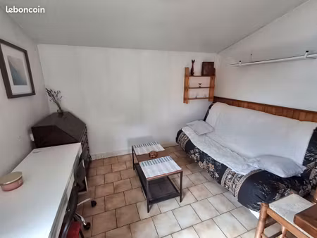 location studio meublé