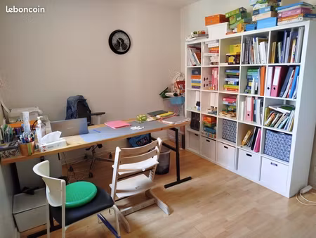 bureau de 12 m2 dans cabinet paramédical