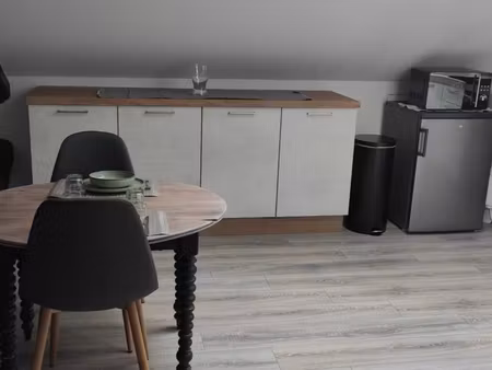 joli studio meublé et rénové