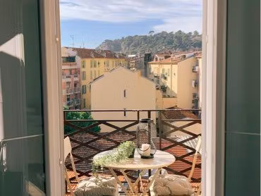 2 pièces balcon au port