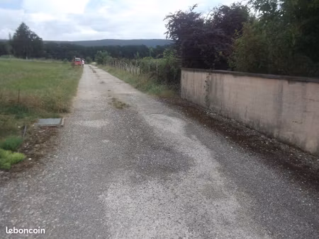 850 m2 terrain de loisirs . plat et chemin d acces ..