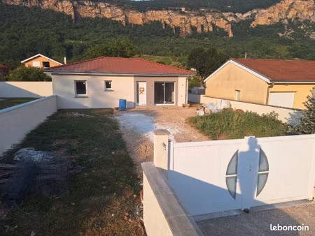 maison neuve (dispo début août : livraison constructeur)