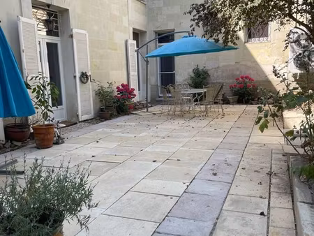 ancienne bâtisse du 18 ème sur loudun coeur de ville