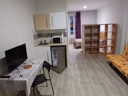 loue grand studio loft meublé toutes charges comprises