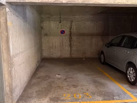 garage/place de stationnement à louer