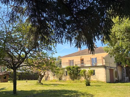 maison individuelle avec grand jardin clos et arboré