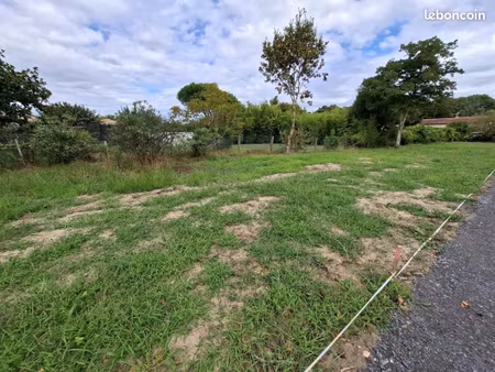 terrain 600 m² dax