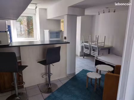studio meublé de 24 m² avec petite cour – rdc