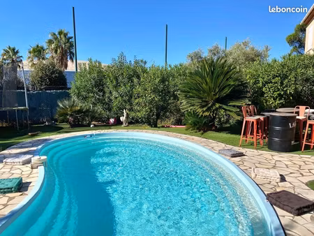 maison individuelle rénovée 2025 avec piscine