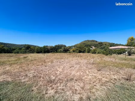 terrain 1 560 m² salernes