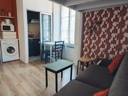 beau studio plein centre avec mezzanine pour couchage