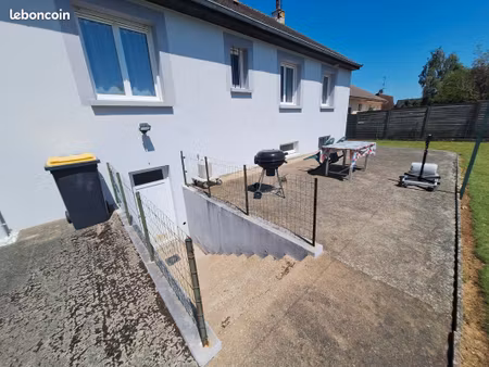 pavillon 6 pièces de 110 m² au bourny à laval