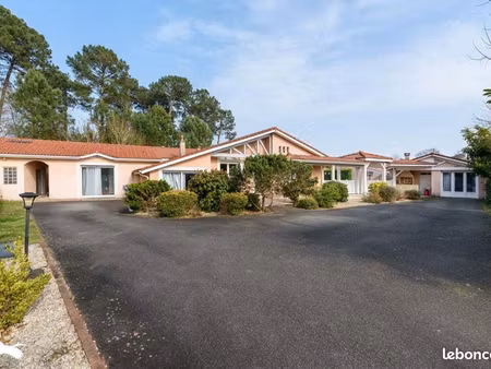 pavillon 7 pièces 160 m²