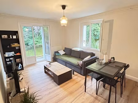 à louer – t4 de 62 m² entièrement rénové – lons-le-saunier (route de macornay)