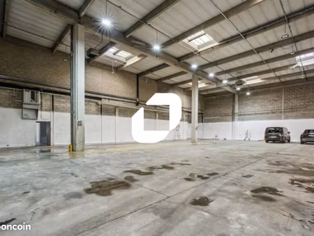 local d'activité 1 057 m²