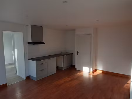 t2 44 m2 vide plein coeur de ville proche uco dispo mi aout
