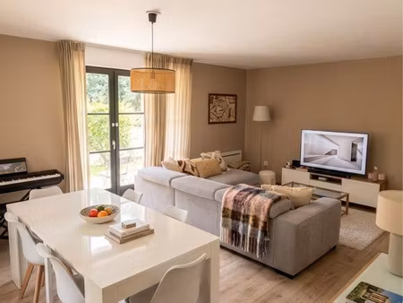 rare sur le secteur – appartement t3 meublé de 75 m² avec jardin privatif  2 parkings et c