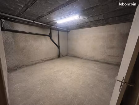 garage box fermé 20m2 + électricité hossegor plage