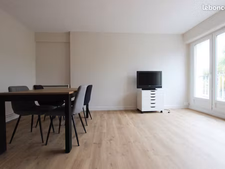 un appartement type 2 meublé avec parking & garage-moto  sur les bords du halage