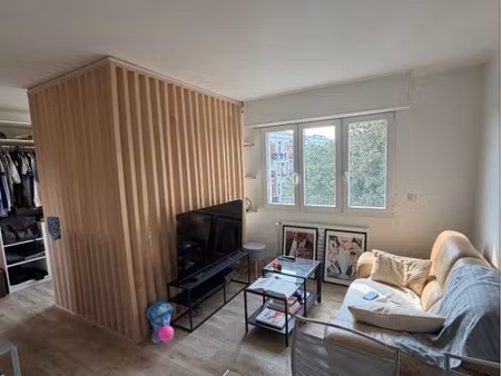 appartement refait à neuf avec coin nuit / tram botanique