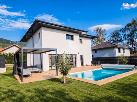 villa 6 pièces 177 m²