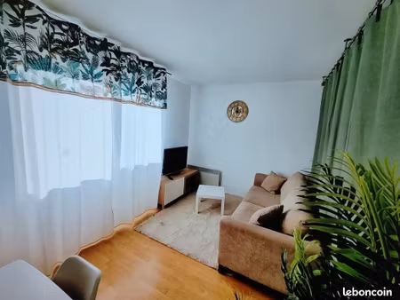 location studio meublée