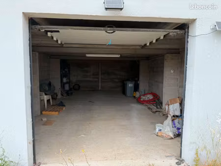 à louer – local de stockage / garde-meuble / box / garage / dépôt / local professionnel / 