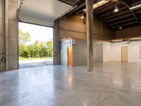 hangar 250m² + 50m² de bureaux donnant sur la route nationale à annequin