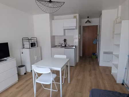 location studio meublé