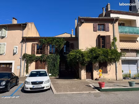 maison de rue à louer