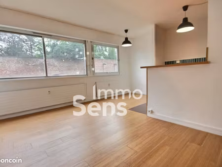 studio 1 pièce 28 m²