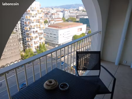 particulier loue appartement t2 avec 1 place de parking résidence la porte bleue