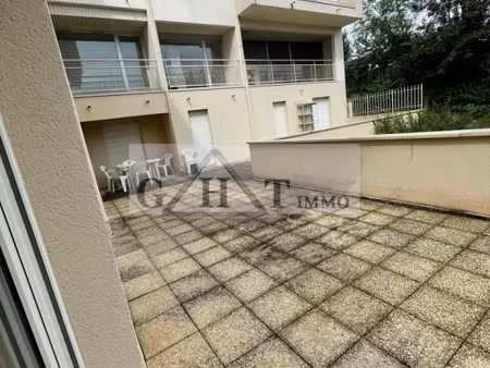 bureau 151 m²