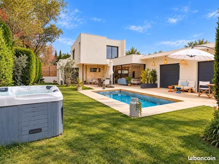 villa contemporaine avec piscine et vue sur les vignes – 192 m²